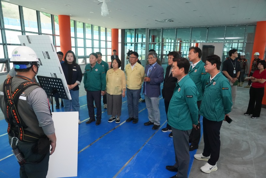 경제도시위원회_현장방문(옥송상록공원) (1).jpg