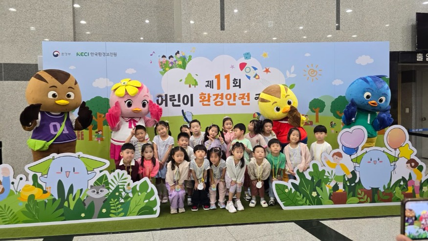 0926 엄마까투리 막내 ‘꽁지’  환경부 홍보대사 위촉 (1).jpg