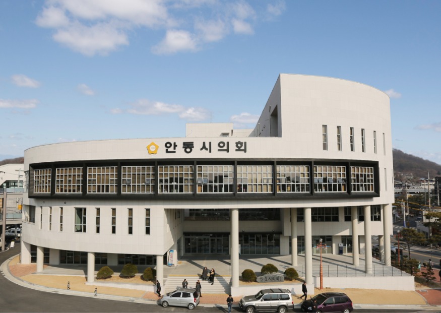 3.안동시의회 앞마당 (1).jpg
