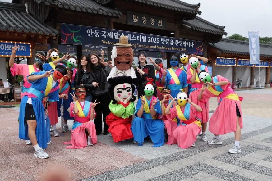 1004 탈놀이단 ‘천태만상’  시민과 함께 축제의 심장이 되다 (1).jpg
