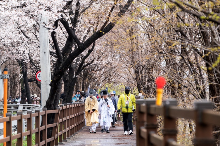 0408 ‘퇴계선생 마지막 귀향길 재현행사’ 순조롭게 진행 (2) (1).jpg