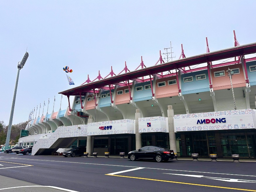 0409 안동시민운동장  VI 입혀 도심 랜드마크로 새단장 (1).jpg